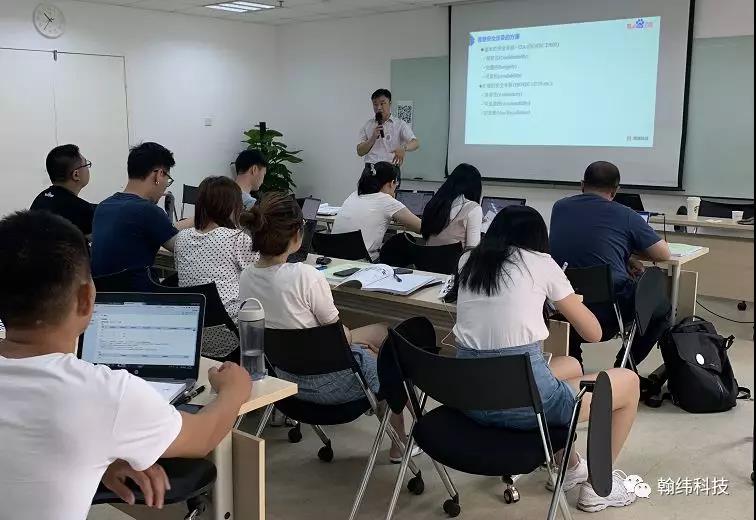 驰骋互联网靠什么？左手技术+右手安全！